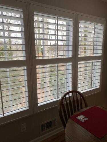 2019-12-19_plantation_shutters_with_divider_rail