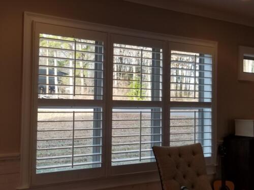 white_plantation_shutters_split_tilts_2019